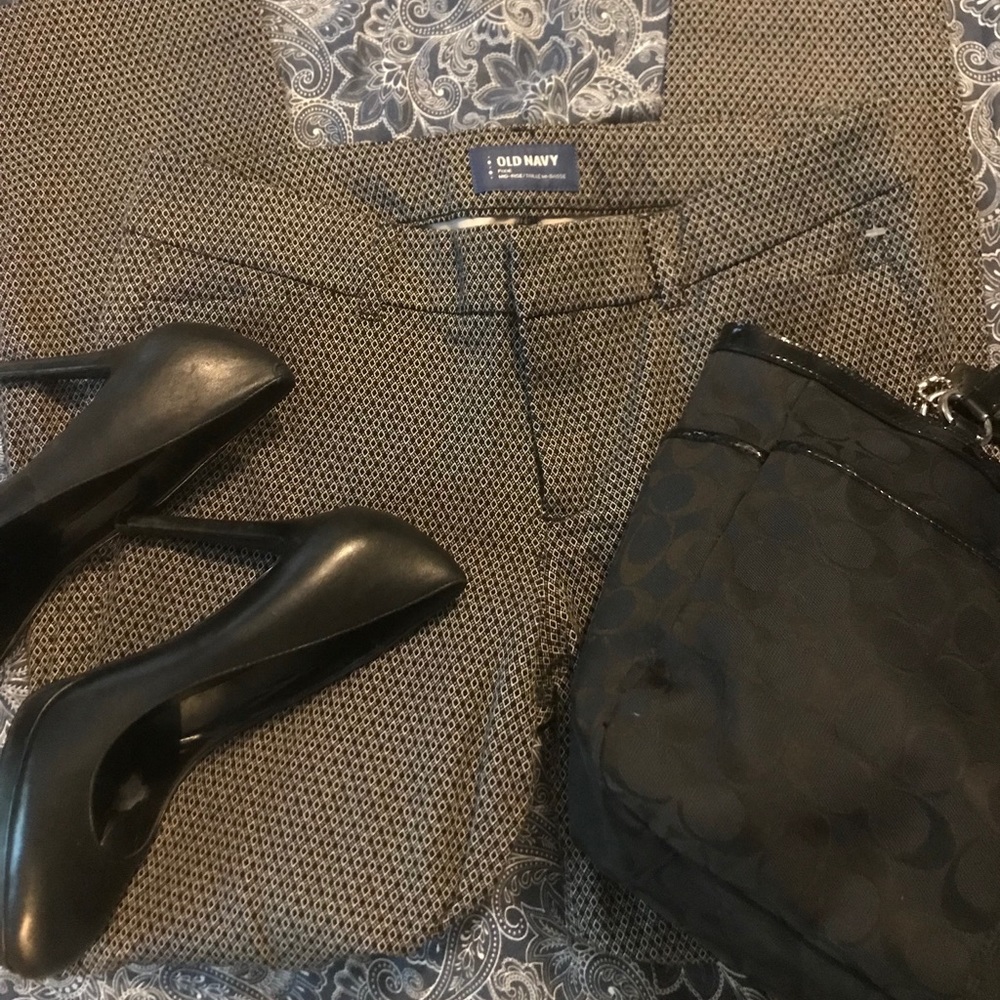 Black and white short pants